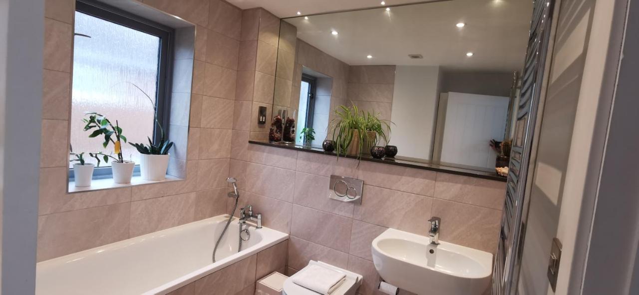 Modern City Centre House With Free Parking Cantorbéry Extérieur photo