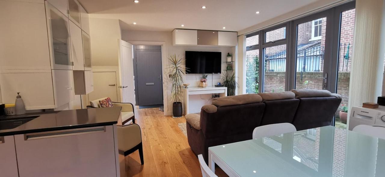 Modern City Centre House With Free Parking Cantorbéry Extérieur photo