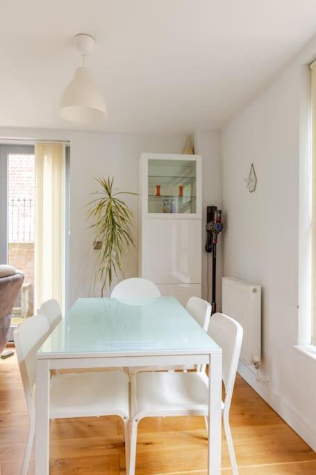 Modern City Centre House With Free Parking Cantorbéry Extérieur photo