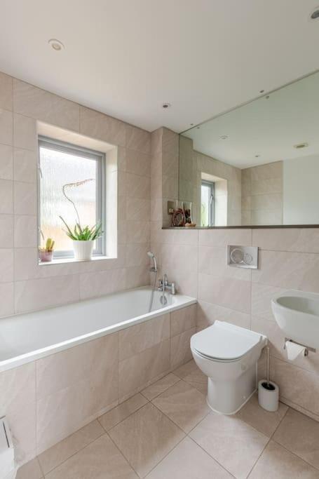 Modern City Centre House With Free Parking Cantorbéry Extérieur photo