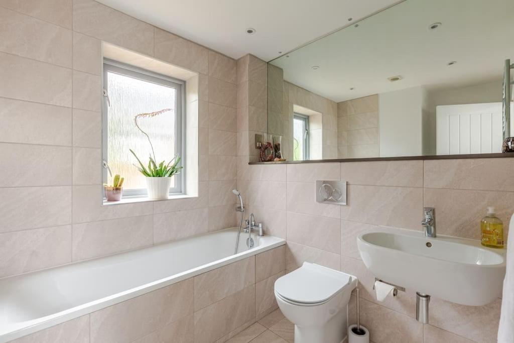 Modern City Centre House With Free Parking Cantorbéry Extérieur photo