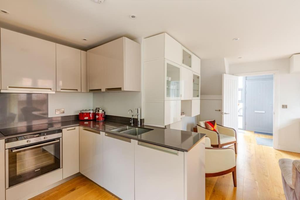 Modern City Centre House With Free Parking Cantorbéry Extérieur photo