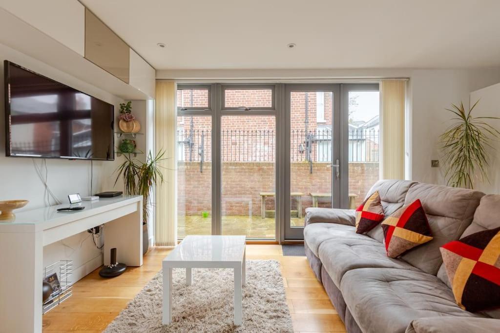 Modern City Centre House With Free Parking Cantorbéry Extérieur photo